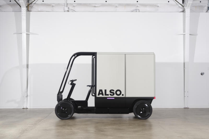 Rivian показала электровелосипед странного вида, его четырёхколёсную версию и передовой шлем