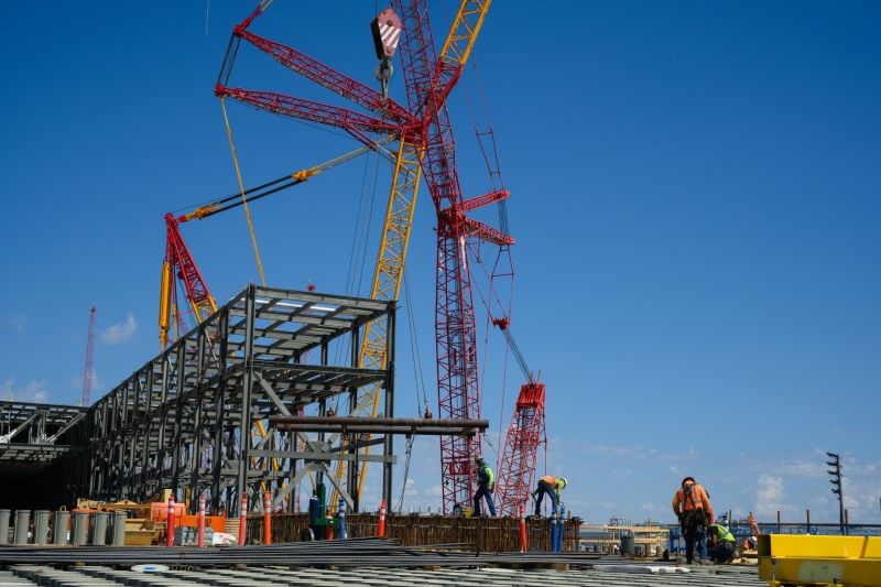 США начнут обгонять другие регионы по темпам роста инвестиций в выпуск чипов с 2027 года