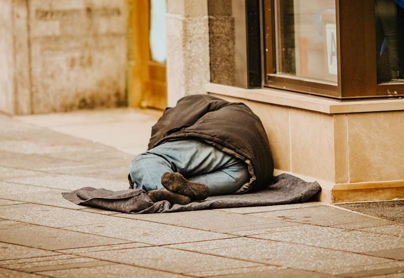 В TikTok завирусились розыгрыши с ИИ-фото бездомных &mdash; полиция призвала подростков остановиться