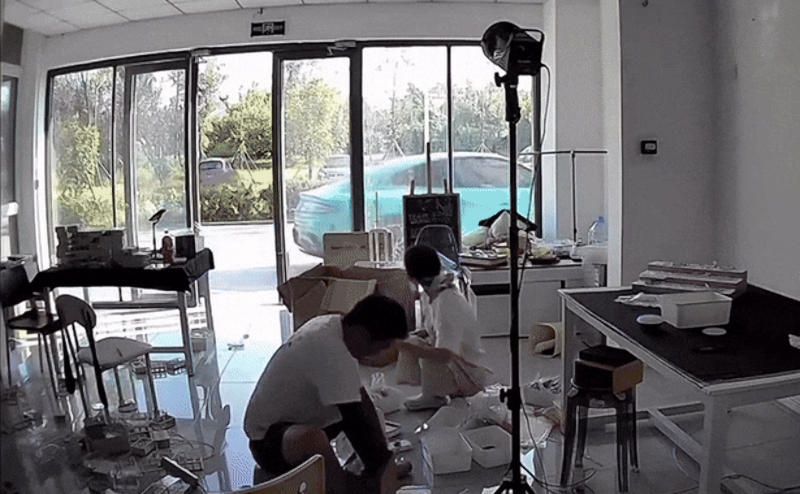 Видео: электромобиль Xiaomi SU7 сам включился и попытался сбежать от хозяев