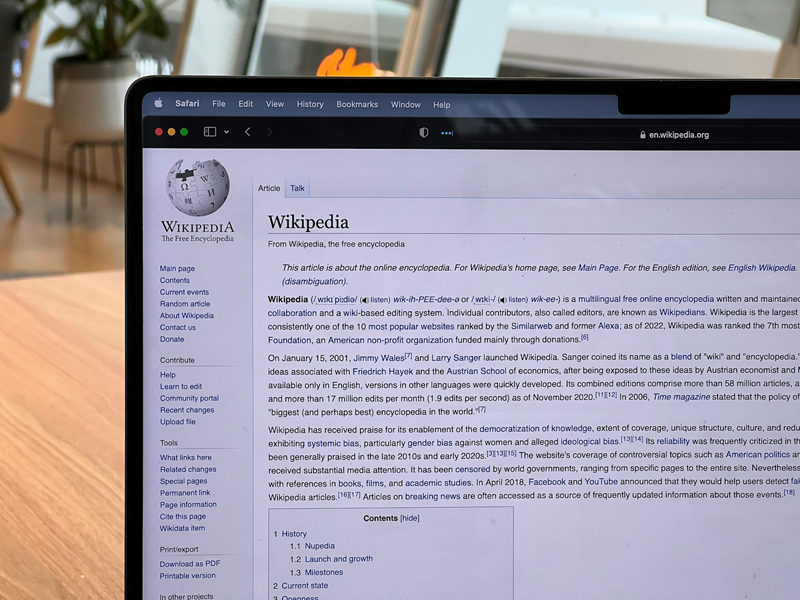 Wikipedia пожаловалась, что из-за ИИ её стали меньше читать живые люди &mdash; и у этого будут последствия