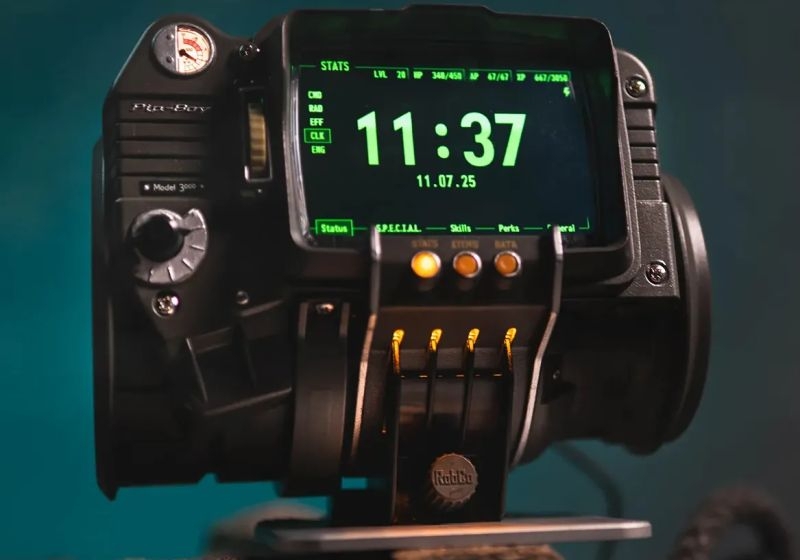 Bethesda представила рабочий Pip-Boy 3000 из Fallout — с фальшивым счётчиком Гейгера за $300
