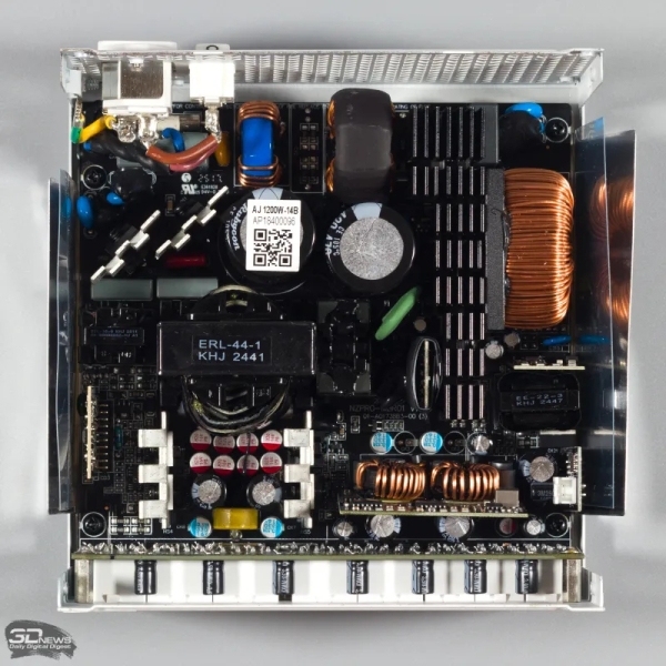 Блок питания SAMA P1200&nbsp;&mdash; &laquo;платиновый&raquo; КПД и два разъема 12V-2x6