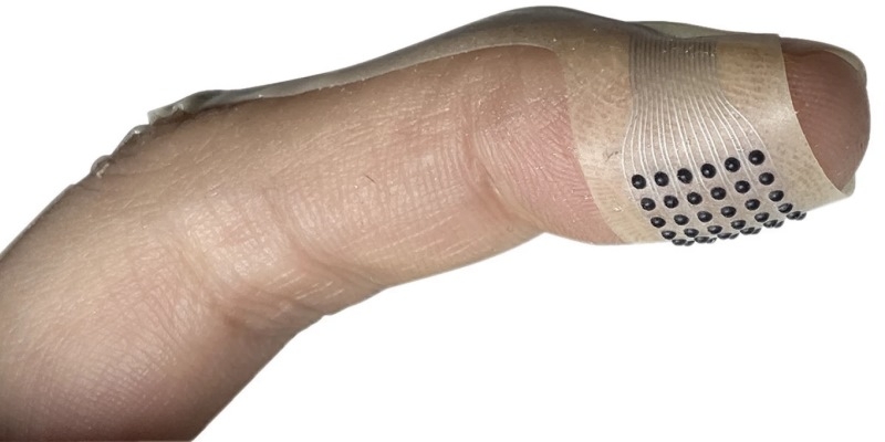 Будущее на кончике пальца: создан пластырь, позволяющий &laquo;чувствовать&raquo; текстуры через экран