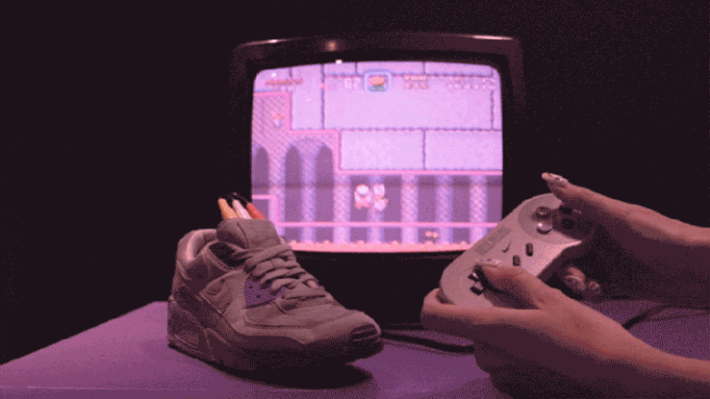 Дизайнер превратил кроссовки Nike в полноценную ретро-консоль с играми SNES