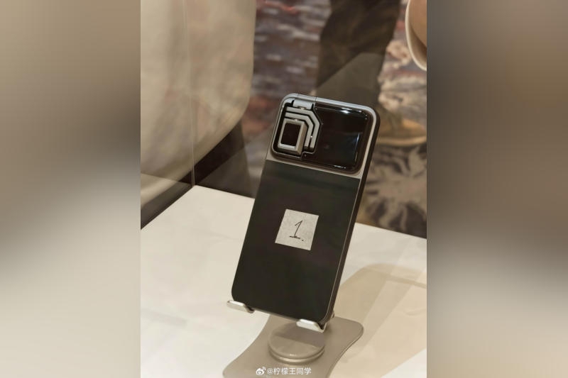 Honor живьём показала Robot Phone с камерой на роборуке &mdash; официальный анонс намечен на март