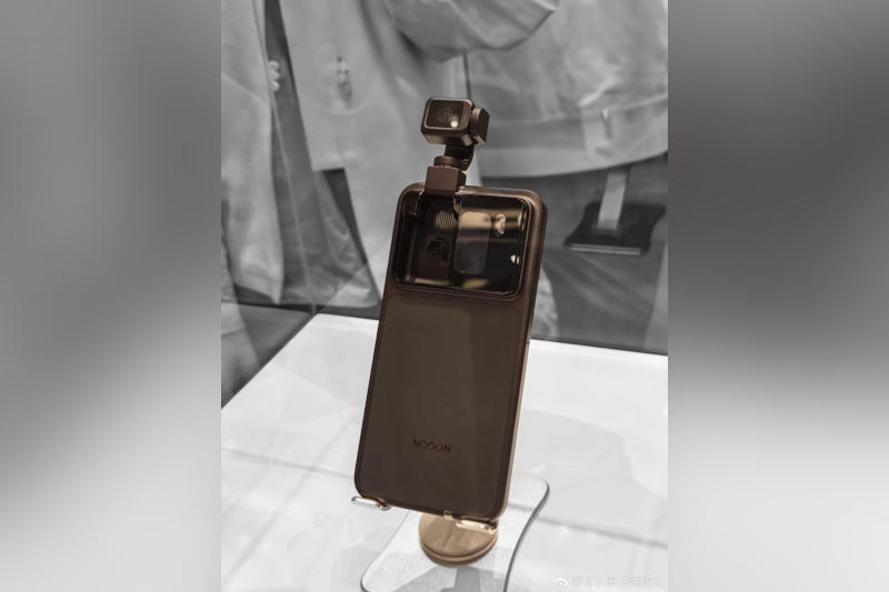 Honor живьём показала Robot Phone с камерой на роборуке &mdash; официальный анонс намечен на март