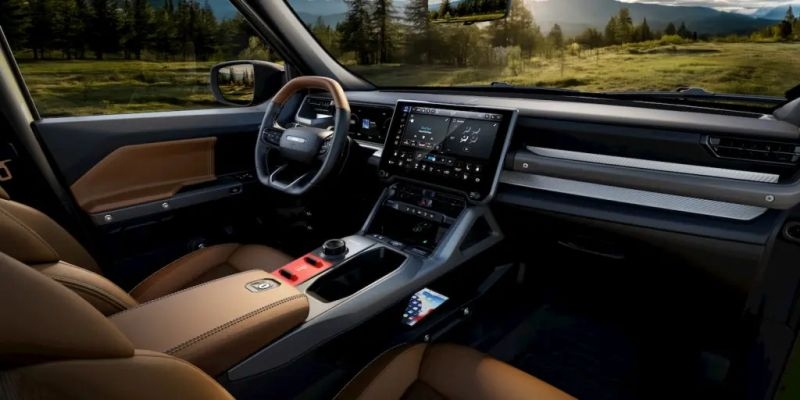 Jeep представила электрический внедорожник Recon со съёмными дверями и задними стёклами за $65 000