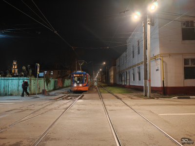 Обзор смартфона OnePlus 15: самый мощный смартфон осени 2025