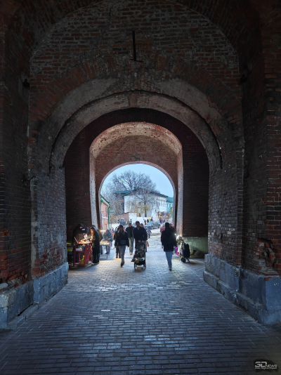 Обзор смартфона OnePlus 15: самый мощный смартфон осени 2025