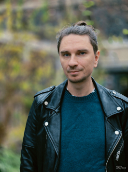 Обзор смартфона OnePlus 15: самый мощный смартфон осени 2025