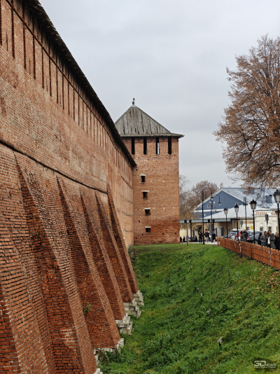 Обзор смартфона OnePlus 15: самый мощный смартфон осени 2025