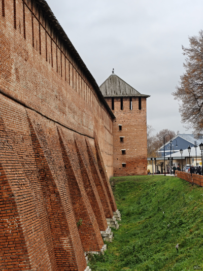 Обзор смартфона OnePlus 15: самый мощный смартфон осени 2025