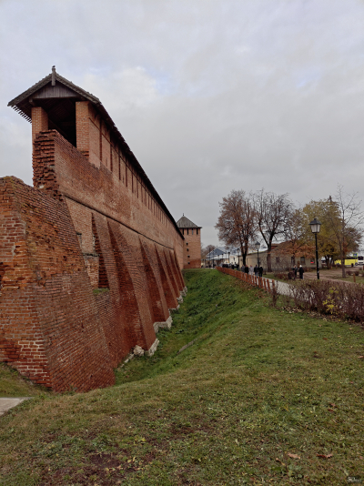 Обзор смартфона OnePlus 15: самый мощный смартфон осени 2025