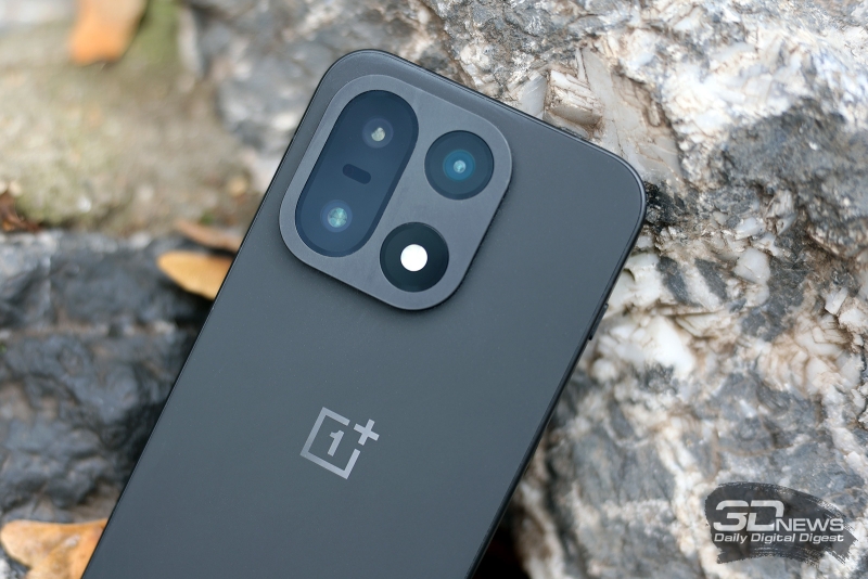 Обзор смартфона OnePlus 15: самый мощный смартфон осени 2025