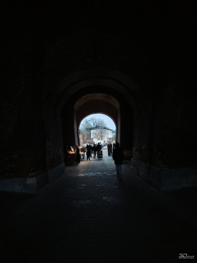 Обзор смартфона OnePlus 15: самый мощный смартфон осени 2025