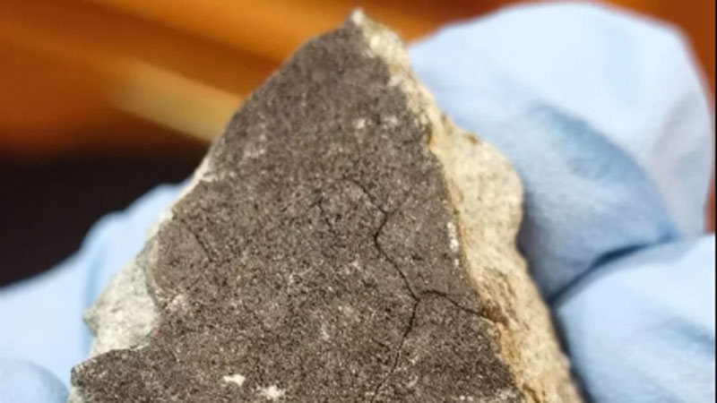 Осколки зелёного болида, замеченного в небе Москвы, выдали в нём крайне редкий для России тип метеоритов