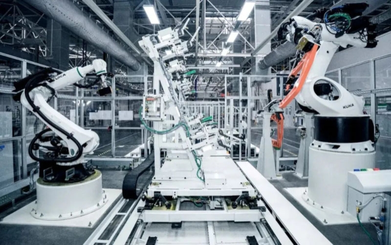 Первый сухопутный авианосец XPeng сошёл с конвейера — скоро начнутся поставки всем желающим