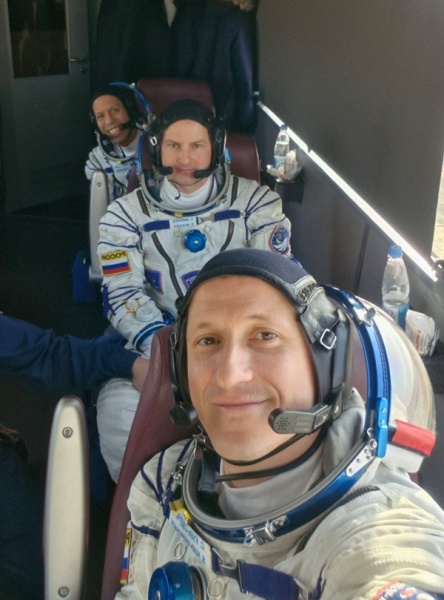 Ракета «Союз-2.1а» за три часа доставила двух россиян и американца на МКС