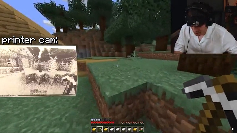 Стример взялся проходить Minecraft на принтере, который печатает новый кадр раз в две секунды