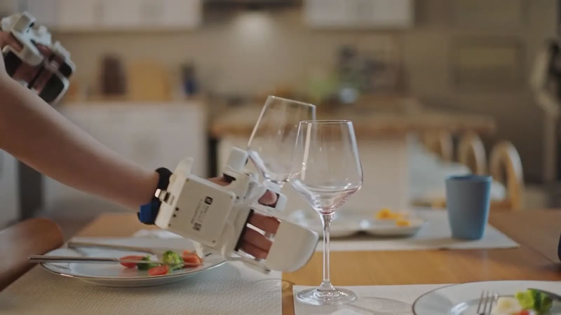 Sunday представила похожего на лего-человечка робота Memo &mdash; он умеет загружать посудомойку и не только