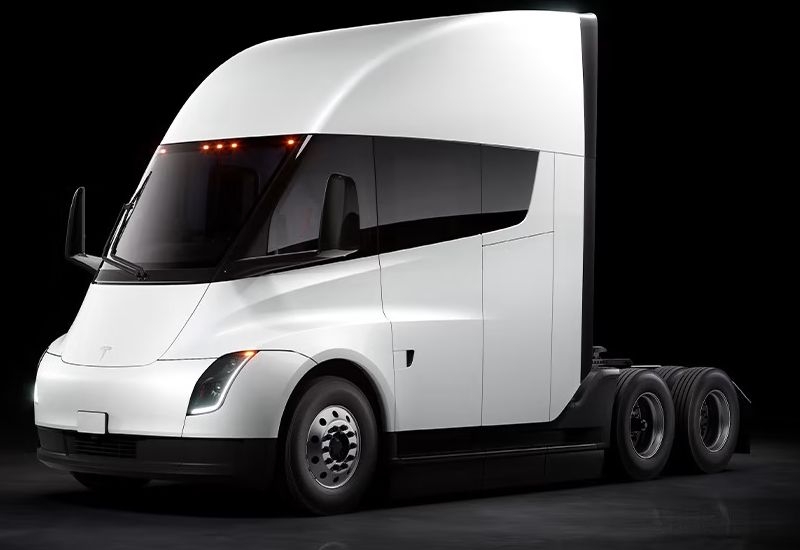 Tesla обновила внешность электрического грузовика Semi