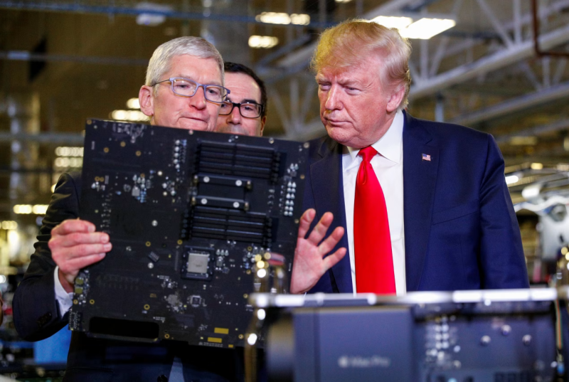 Тим Кук спас Apple от катастрофического кризиса &mdash; теперь она стоит больше $4 трлн