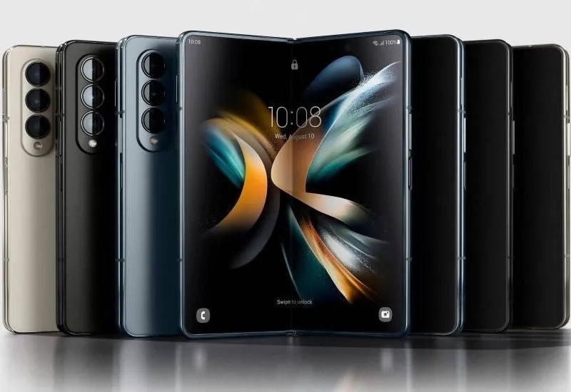 Утечка раскрыла характеристики первого трёхстворчатого смартфона Samsung