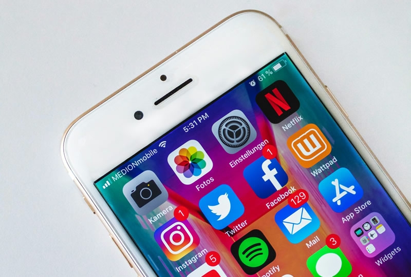 Австралия запретила YouTube и все соцсети детям до 16 лет — первой в мире, но явно не последней