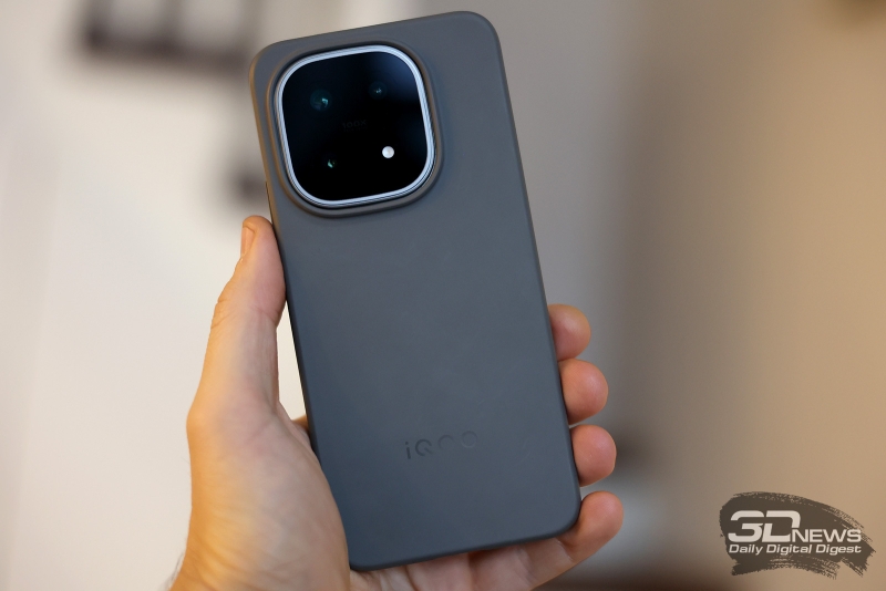 Флагман iQOO 15 поступил в продажу в России: Snapdragon 8 Elite Gen 5, три 50-Мп камеры и батарея 7000 мА·ч по цене от 79 999 рублей