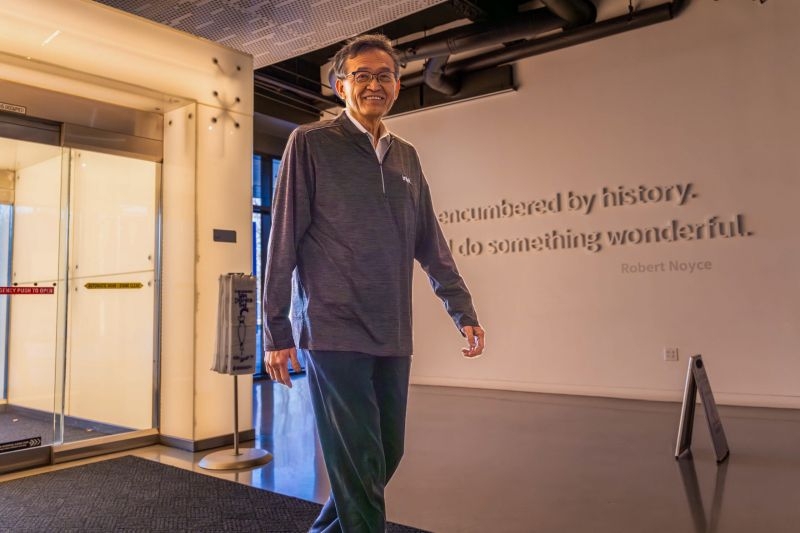 Глава Intel не стесняется продавать корпорации свои сторонние стартапы