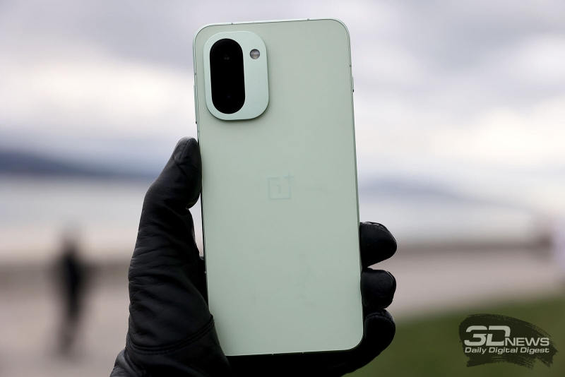 Обзор OnePlus 15R: почти флагман по цене смартфона среднего класса