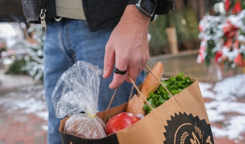 Pebble представила Index 01 — умное кольцо с кнопкой, которое запишет и не даст забыть удачную мысль