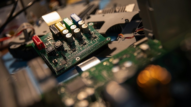 Переход на отечественные печатные платы буксует &mdash; они дефицитны и в 4&ndash;5 раз дороже импортных