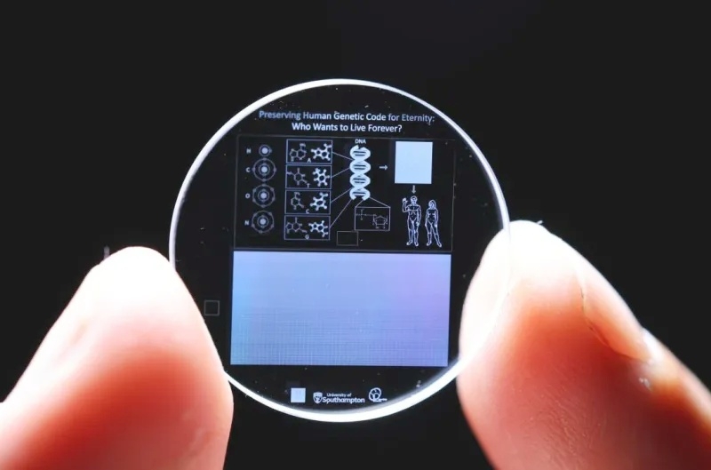 По-настоящему вечная память вышла за пределы лаборатории &mdash; 5D-кристаллы на 360 Тбайт попробуют применить в ЦОД