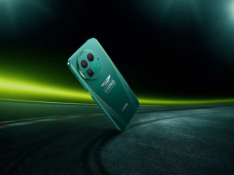 Смартфон Realme GT 8 Pro поступил в продажу в России по цене от 100 тыс. рублей