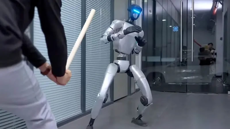 Видео: робот Unitree G1 ударил инструктора по боевым искусствам в пах и тут же изобразил его боль