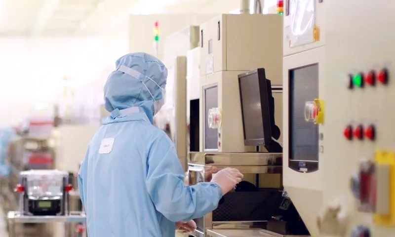 Журналисты выяснили, как Китай выпускает ИИ-чипы без новейших литографов ASML