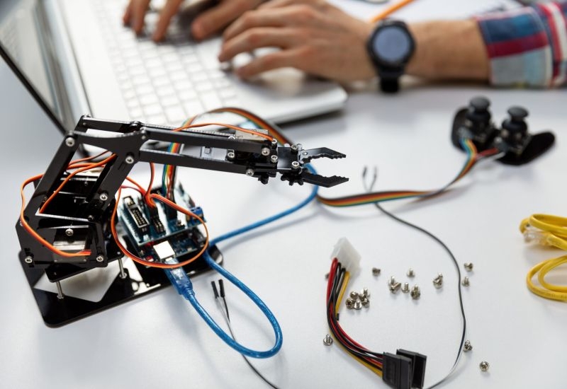 Arm сформировала подразделение, отвечающее за &laquo;физический ИИ&raquo;, для укрепления позиций в сегменте робототехники и автопилота