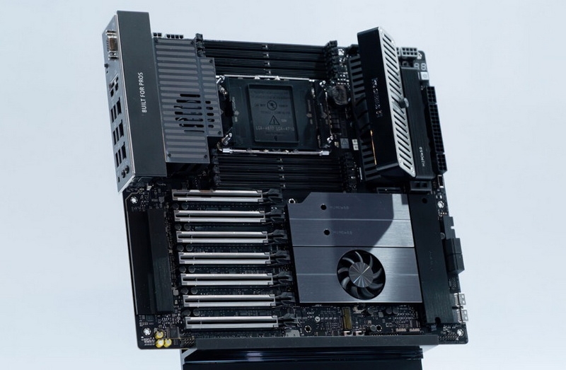 Asus показала материнскую плату Pro WS W890-SAGE для будущих процессоров Intel Granite Rapids-WS