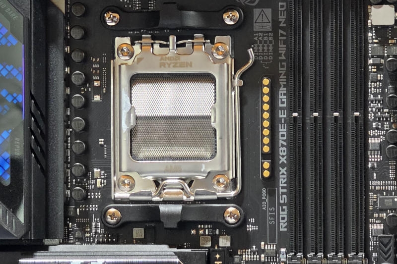 Asus представила беспроводные системы жидкостного охлаждения ROG Strix LC IV