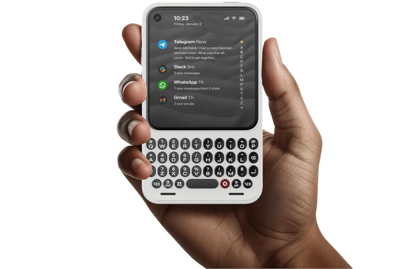 Clicks представила смартфон в стиле BlackBerry и универсальную QWERTY-клавиатуру для смартфонов