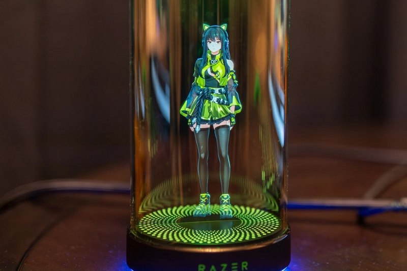 Голографическая ИИ-девушка и наушники с &laquo;глазами&raquo; &mdash;&nbsp;Razer представила необычные продукты на CES 2026