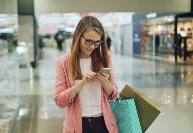 Google сделала рекламу в своих ИИ-инструментах для шоппинга более персонализированной