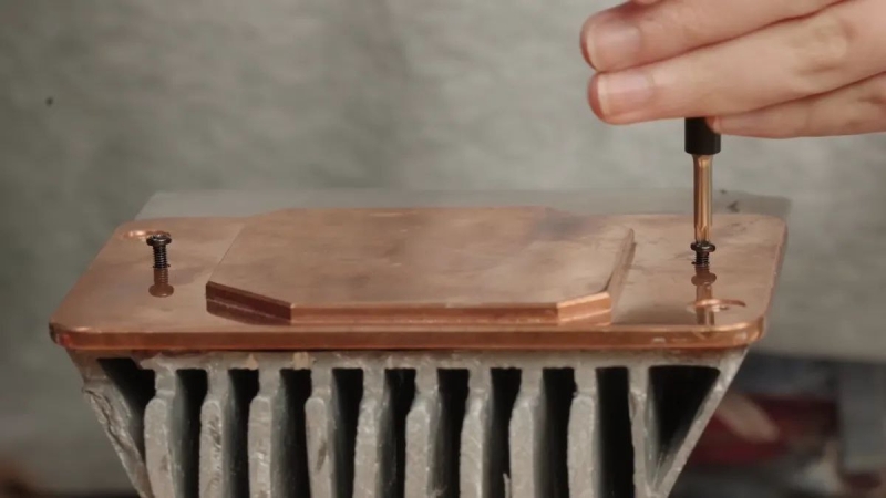 Китаянка собрала универсальную игровую консоль 3-в-1 &mdash; PS5, Xbox Series X и Switch 2 в компактном корпусе