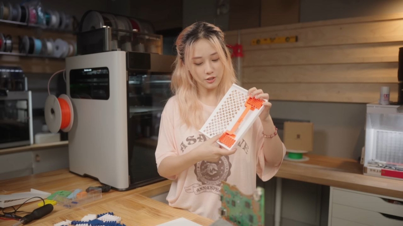 Китаянка собрала универсальную игровую консоль 3-в-1 &mdash; PS5, Xbox Series X и Switch 2 в компактном корпусе