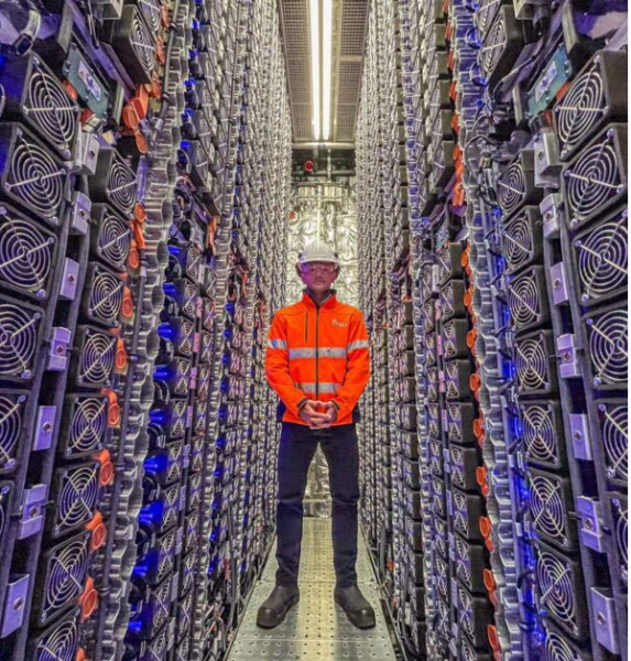 Крупнейшее в мире полностью электрическое судно начало ходовые испытания