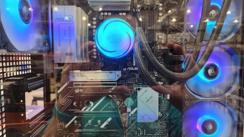 Магазины в США начали убирать модули DDR5 и видеокарты из витринных ПК, потому что их теперь часто воруют