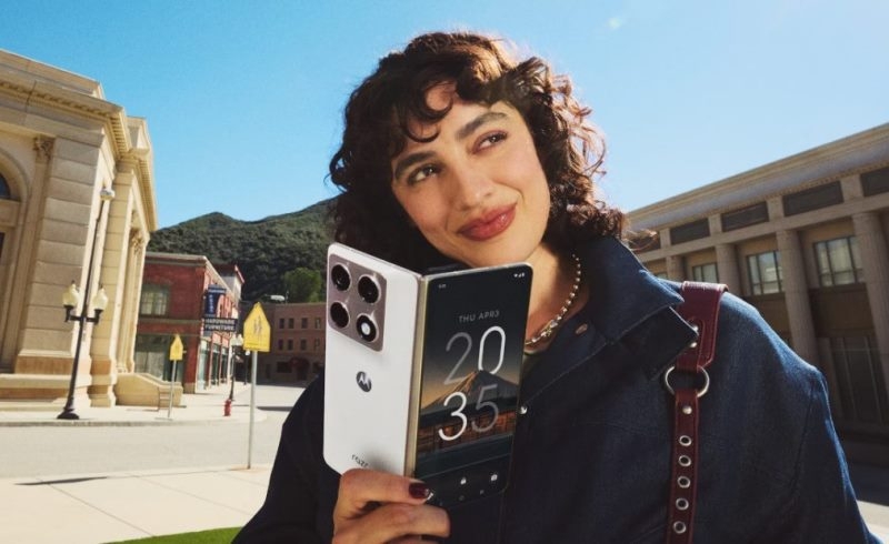 Motorola представила свой первый смартфон-книжку &mdash;&nbsp;Razr Fold с дисплеем 8,1" и чипом Snapdragon 8 Gen 5