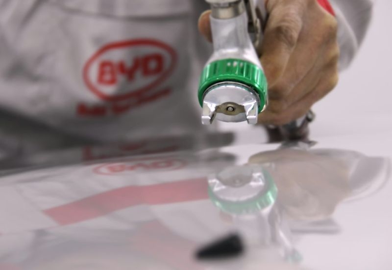 От краски до парфюмерии: генеративный ИИ хорошо проявил себя в создании новых материалов в химпроме